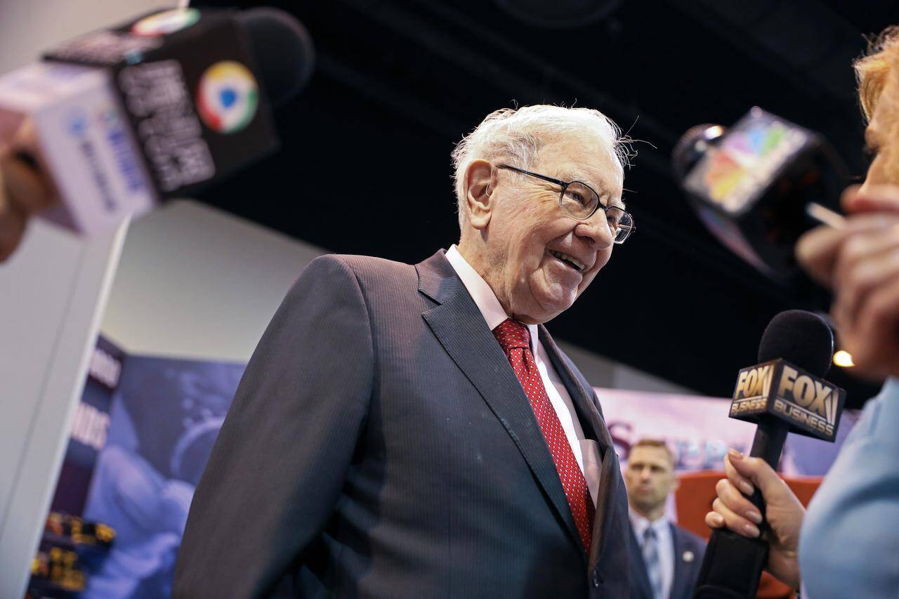 Warren Buffett accepts selling Apple shares, despite Charlie Munger’s disapproval, was a mistake