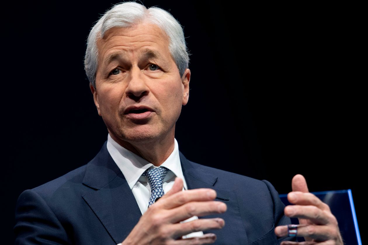 Jamie Dimon says is sitting on about 500 billion in cash