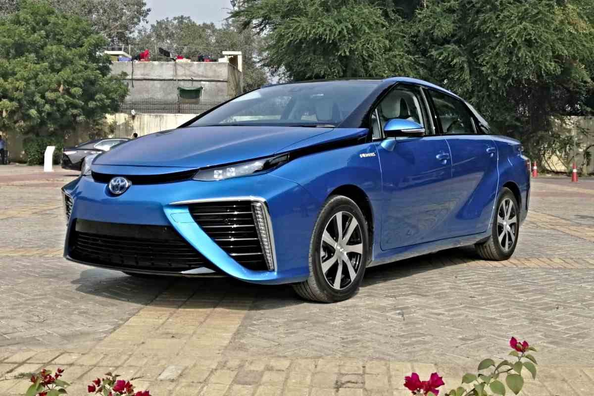 What are hydrogen fuel-cell vehicles and why they make more sense than EVs in India