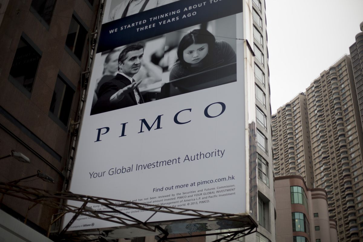 Pimco, Fidelity Shun Net-Zero Alliance Embraced by BlackRock