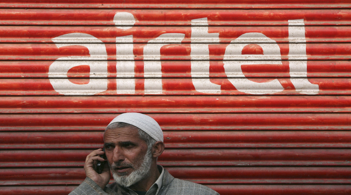 Google to invest upto $1 bln in Airtel including $700 mln cash for 1.28% stake; to bring cheap smartphones