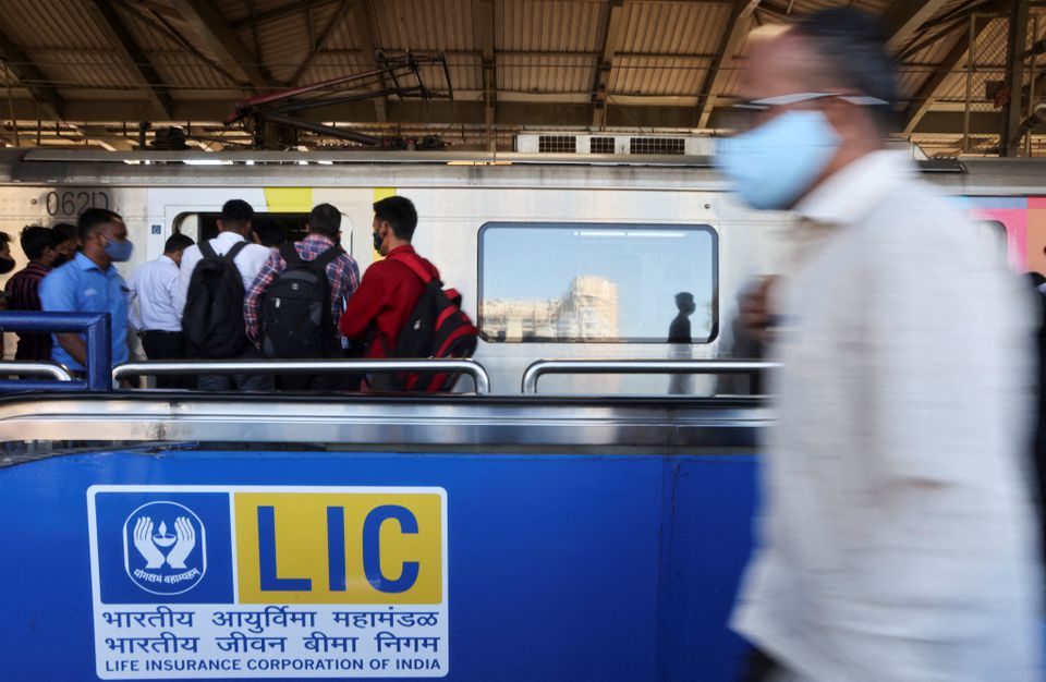 Institutional investors seen lining up for mega LIC IPO