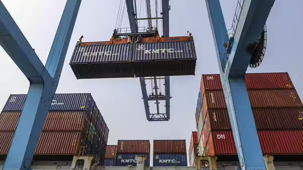 As India’s goods exports top $400 bln, momentum likely to continue in FY23; Ukraine crisis not to hit too hard