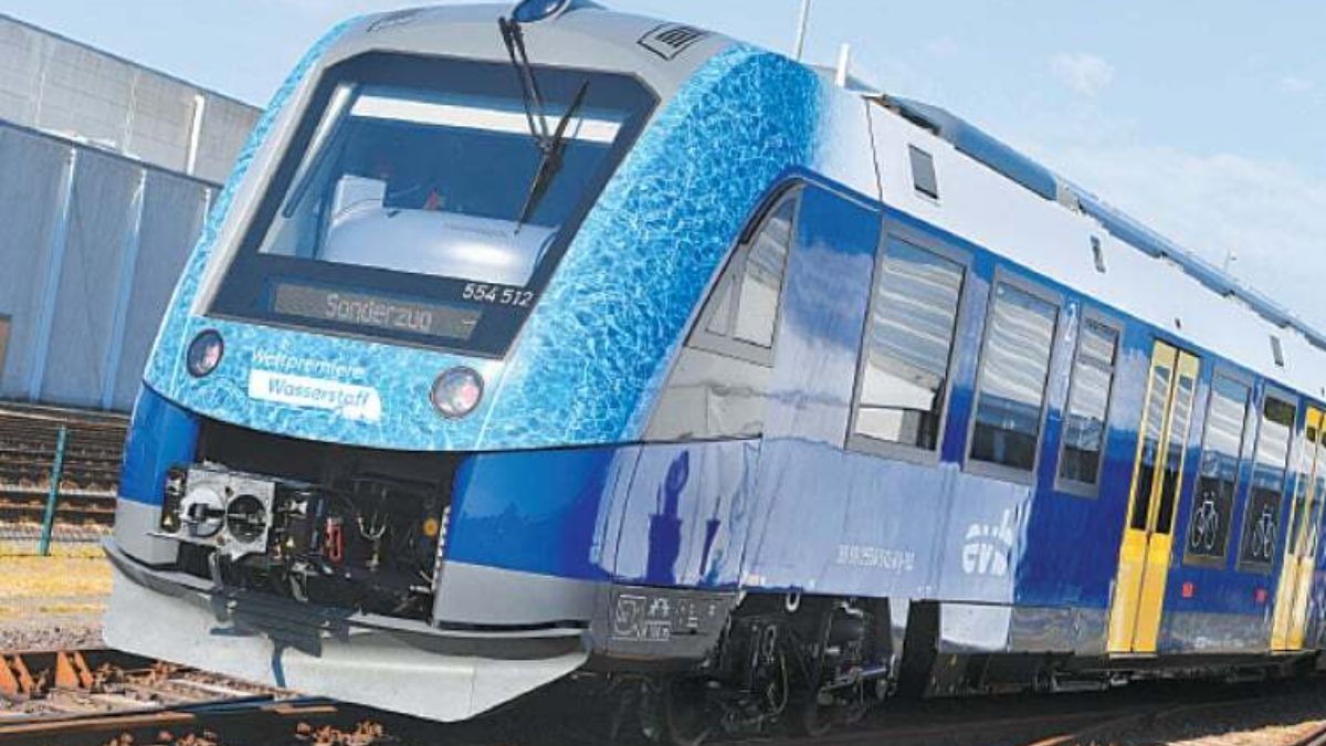 The World’s First Hydrogen Trains Started Passenger Service in Germany