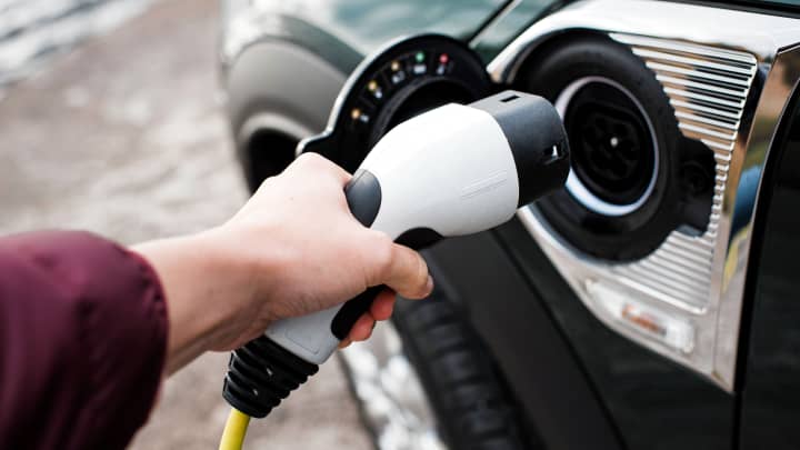 How gas station economics will change in the electric vehicle charging future: US Pioneer Global VC DIFCHQ Singapore Swiss-Riyadh Norway Our Mind