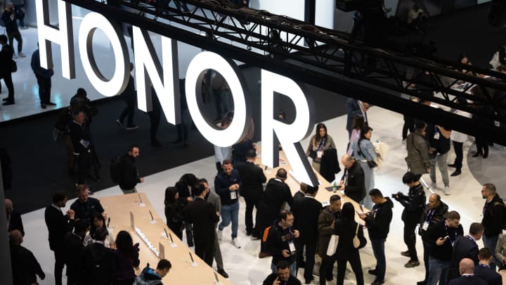 Honor to launch its first foldable flip phone to challenge Samsung : US Pioneer Global VC DIFCHQ India Swiss Singapore – Riyadh Norway Our Mind