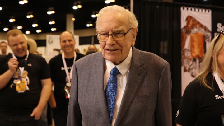 Warren Buffett calls the late Charlie Munger ‘part older brother, part loving father’ in heartfelt tribute : US Pioneer Global VC DIFCHQ India Swiss Singapore – Riyadh Norway Our Mind