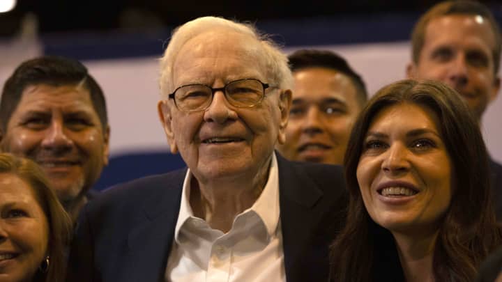 Warren Buffett’s shareholders line up at 2 a.m. to see him in Omaha: He’s ‘the guy who changed our life’ : US Pioneer Global VC DIFCHQ NYC India Singapore – Riyadh Norway Our Mind