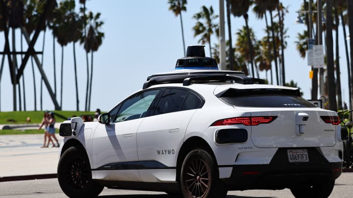 Waymo opens robotaxi service to anyone in Los Angeles, marking its largest expansion yet : US Pioneer Global VC DIFCHQ SFO India Singapore – Riyadh Swiss Our Mind