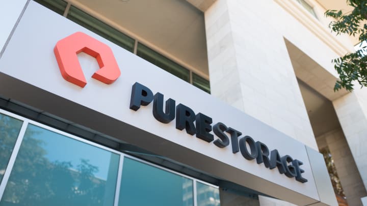 AI play Pure Storage soars 24% after touting it won a contract with an unnamed big tech company : US Pioneer Global VC DIFCHQ SFO Singapore – Riyadh Swiss Our Mind