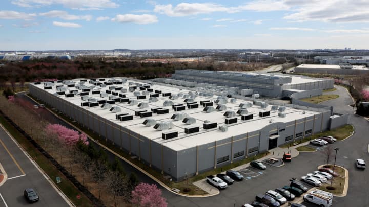 UAE’s biggest data center firm eyes US expansion : US Pioneer Global VC DIFCHQ SFO NYC Singapore – Riyadh Swiss Our Mind