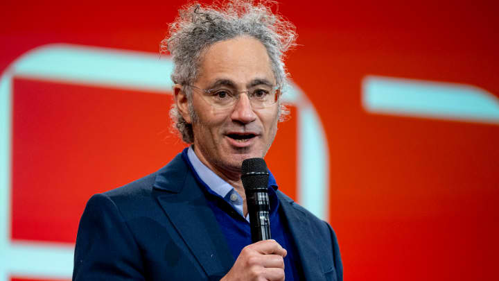 Palantir is soaring while its tech peers are sinking. Here’s why : US Pioneer Global VC DIFCHQ SFO NYC Singapore – Riyadh Swiss Our Mind