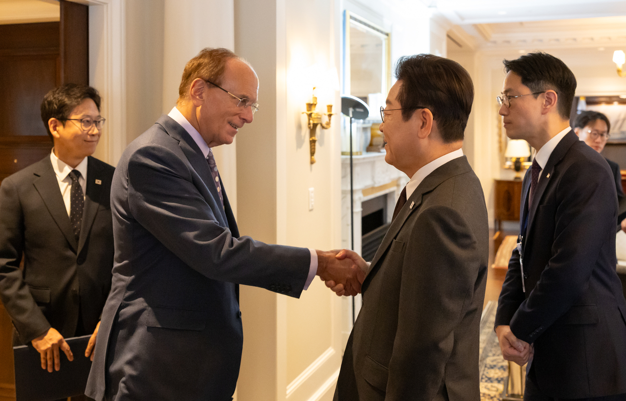 BlackRock CEO in talks with Lee pledges support to make S.Korea ‘AI capital of Asia’ : US Pioneer Global VC DIFCHQ SFO NYC Singapore – Riyadh Swiss Our Mind