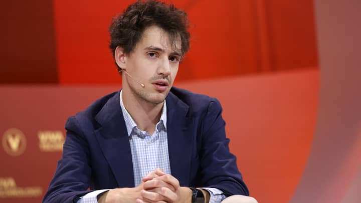 French AI lab Mistral releases new AI models as it looks to keep pace with OpenAI and Google : US Pioneer Global VC DIFCHQ SFO NYC Singapore – Riyadh Swiss Our Mind