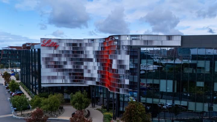 Eli Lilly reaches $2.75 billion deal with Insilico to bring AI-developed drugs :