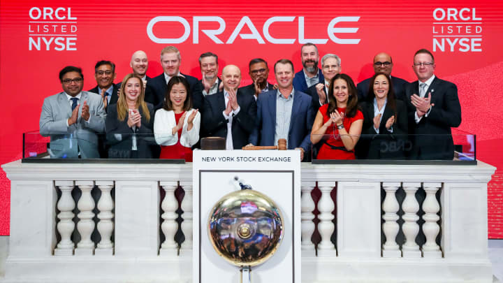 Oracle jumps for a second day, Bloom Energy soars 20% on AI data center power deal : US Pioneer Global VC DIFCHQ SFO NYC Singapore – Riyadh Swiss Our Mind
