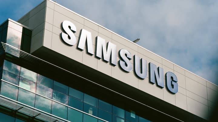 Samsung Electronics ships HBM4E chip samples to global customers : US Pioneer Global VC DIFCHQ SFO NYC Singapore – Riyadh Swiss Our Mind