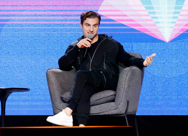 Airbnb’s Brian Chesky plans to launch a new AI lab : US Pioneer Global VC DIFCHQ SFO NYC Singapore – Riyadh Swiss Our Mind Airbnb’s Brian Chesky plans to launch a new AI lab : US Pioneer Global VC DIFCHQ SFO NYC Singapore – Riyadh Swiss Our Mind