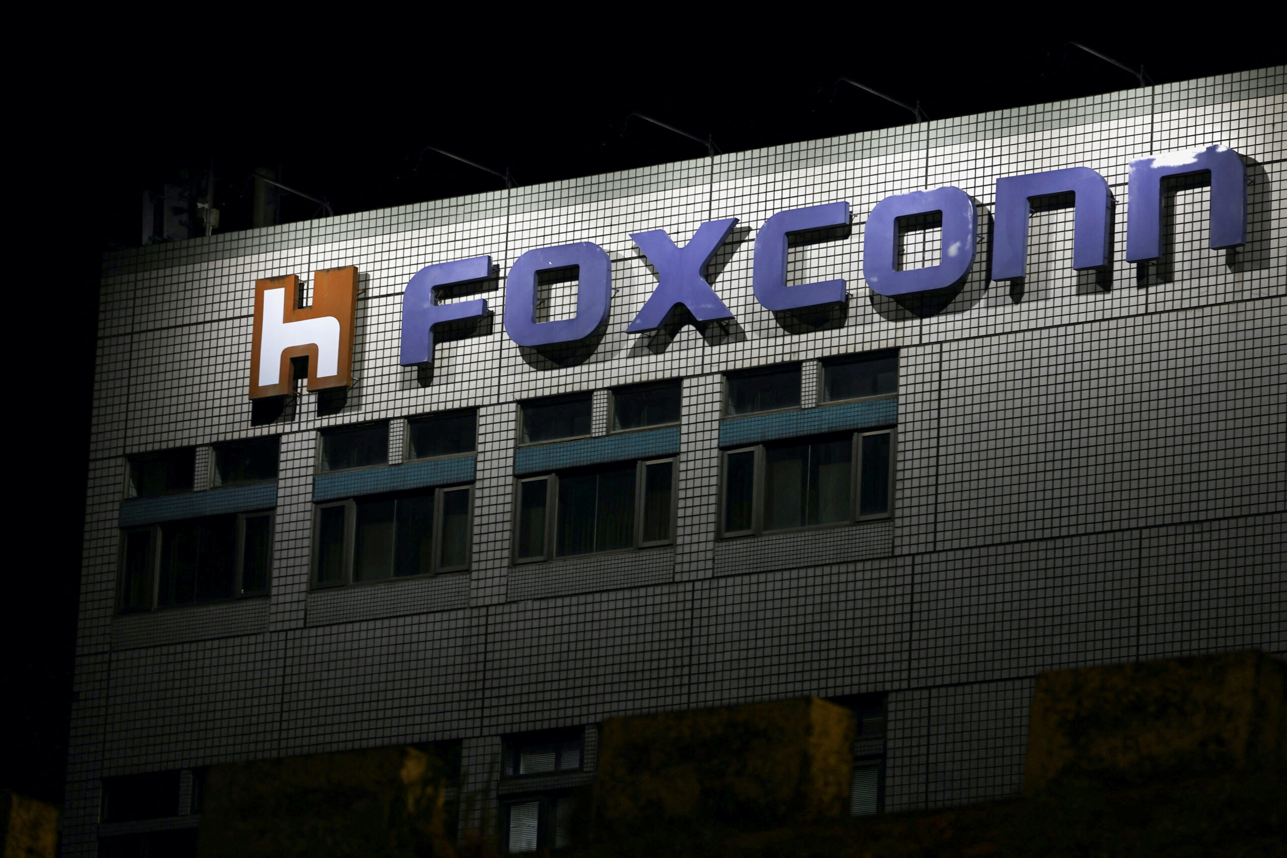 Foxconn hopes to own 50% of the global AI server market within a couple years : US Pioneer Global VC DIFCHQ SFO NYC Singapore – Riyadh Swiss Our Mind