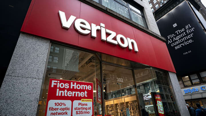 Verizon lifts annual forecasts, signs more than $2 billion AI infrastructure deal with AWS : US Pioneer Global VC DIFCHQ SFO NYC Singapore – Riyadh Swiss Our Mind Verizon lifts annual forecasts, signs more than $2 billion AI infrastructure deal with AWS : US Pioneer Global VC DIFCHQ SFO NYC Singapore – Riyadh Swiss Our Mind